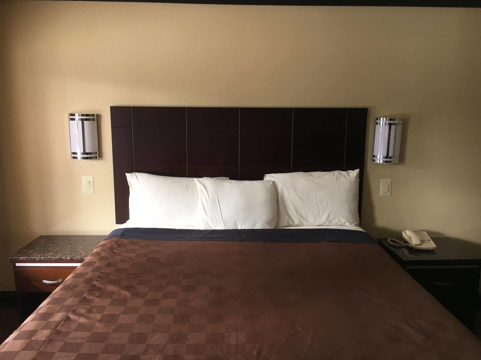Del Amo Inn Torrance Esterno foto