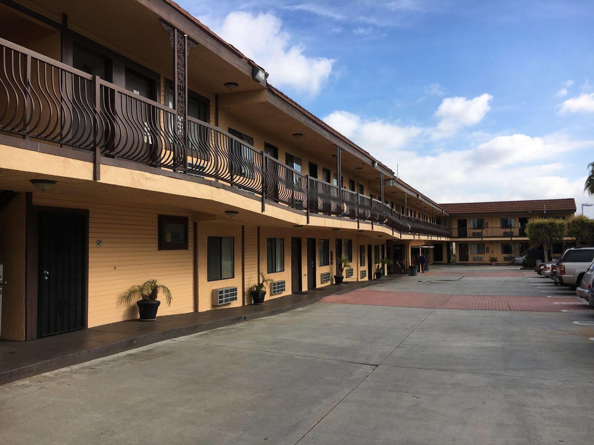 Del Amo Inn Torrance Esterno foto